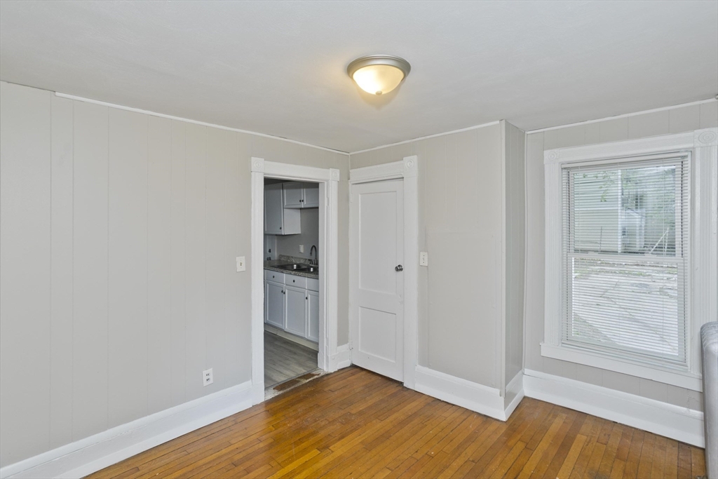 45 Orchard Street Springfield, MA 01107 - Photo 11 of 29