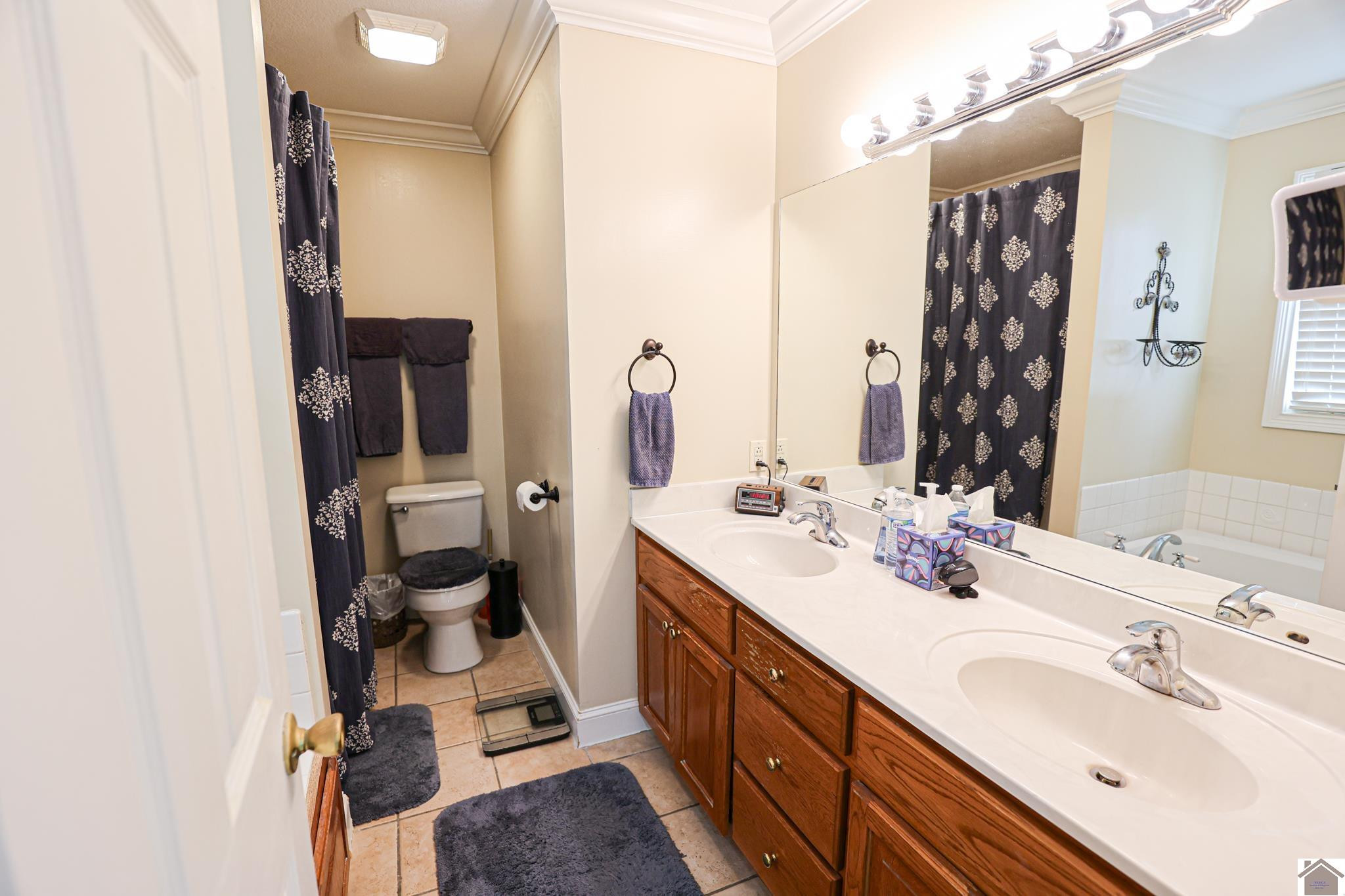 390 Inman Cove Paducah, KY 42001 - Photo 28 of 35 Primary Bathroom