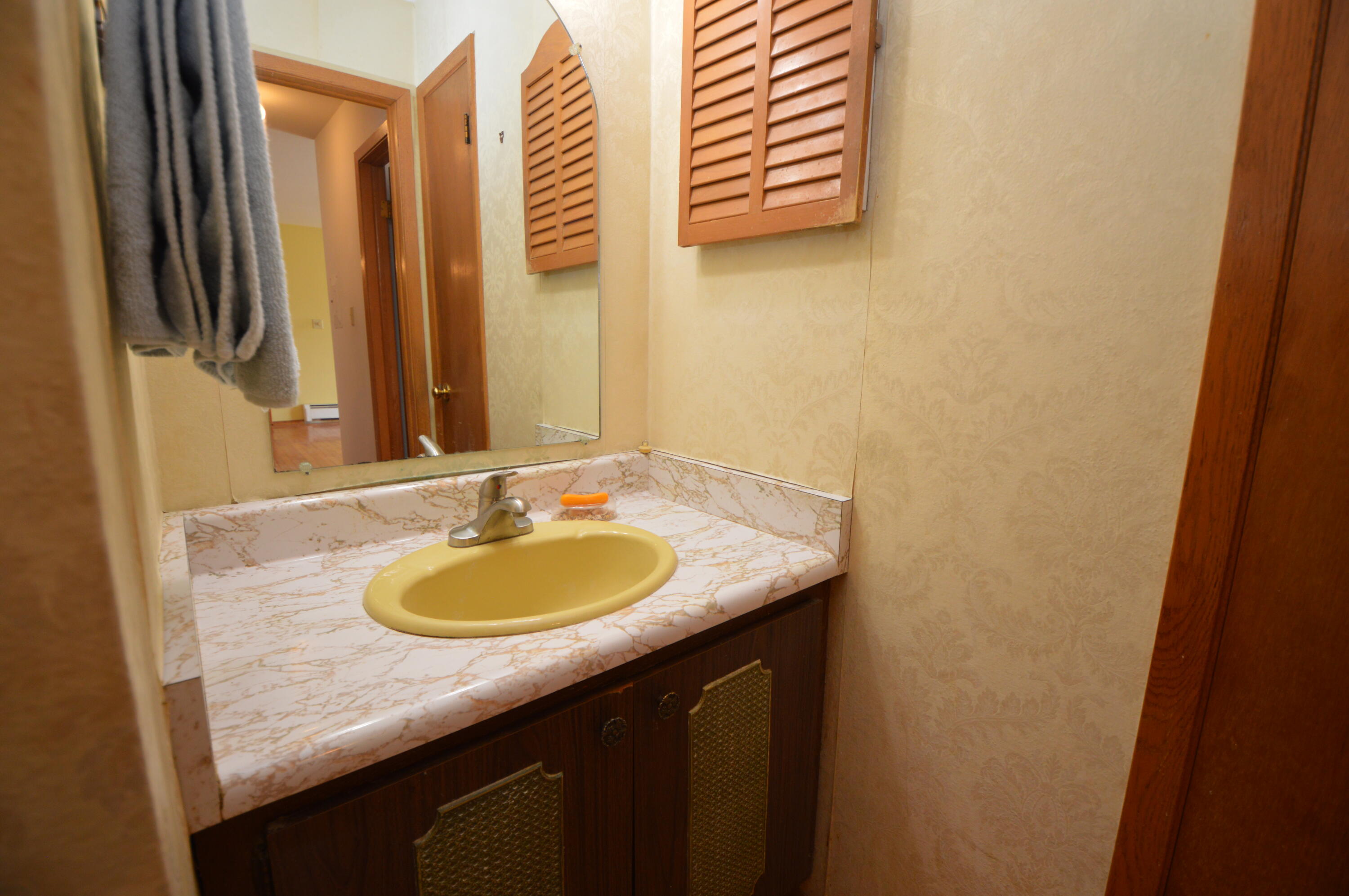 3985 South 84th Street, Unit 2 Greenfield, WI 53228 - Photo 6 of 7 Bath