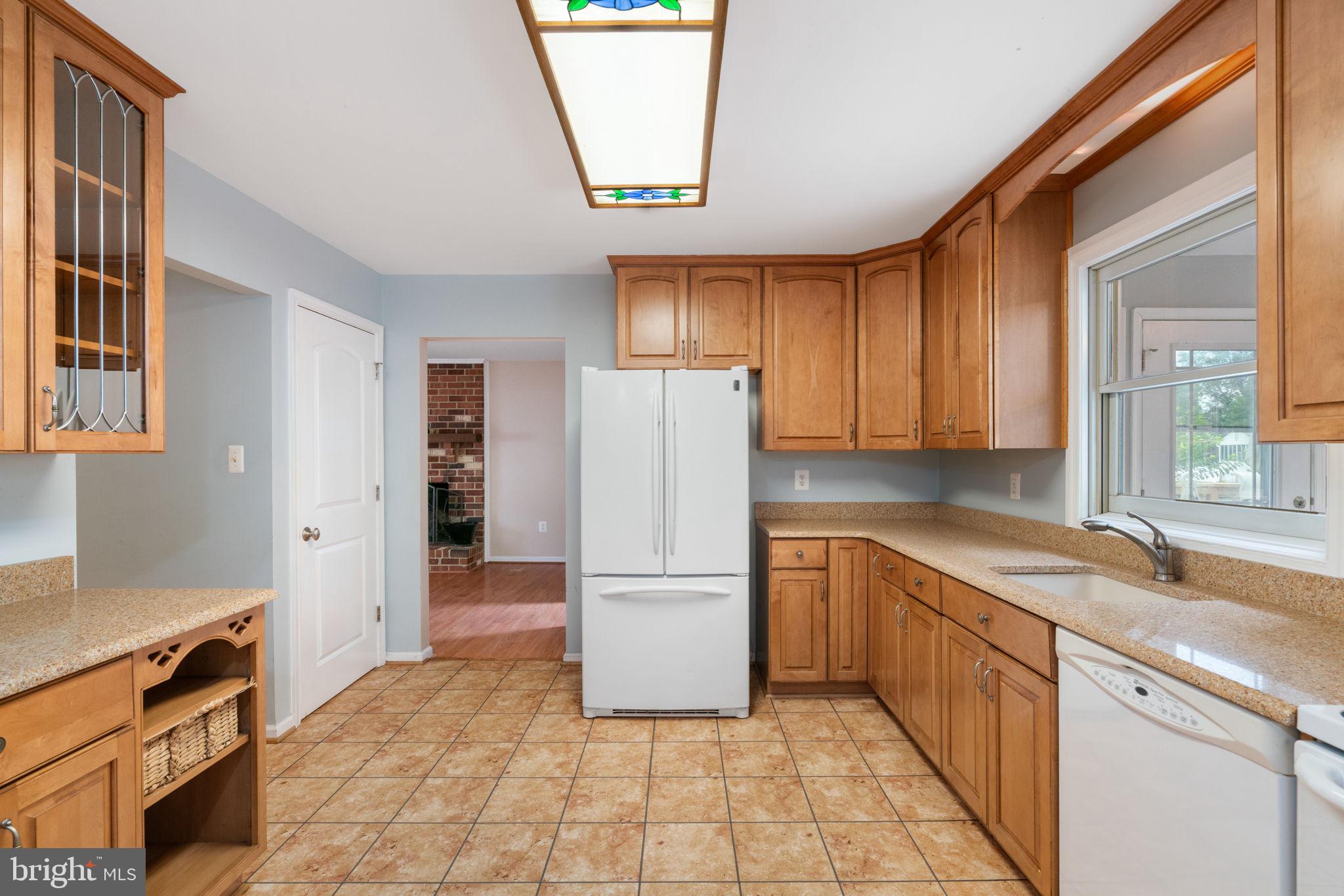 4084 Braxton Road Chantilly, VA 20151 - Photo 5 of 46