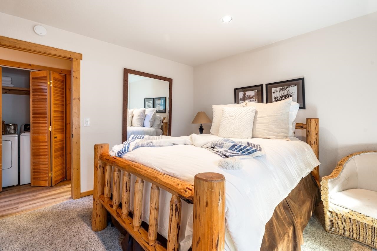 11940 Sitzmark Way Truckee, CA 96161 - Photo 12 of 28 a bedroom with a bed and a table