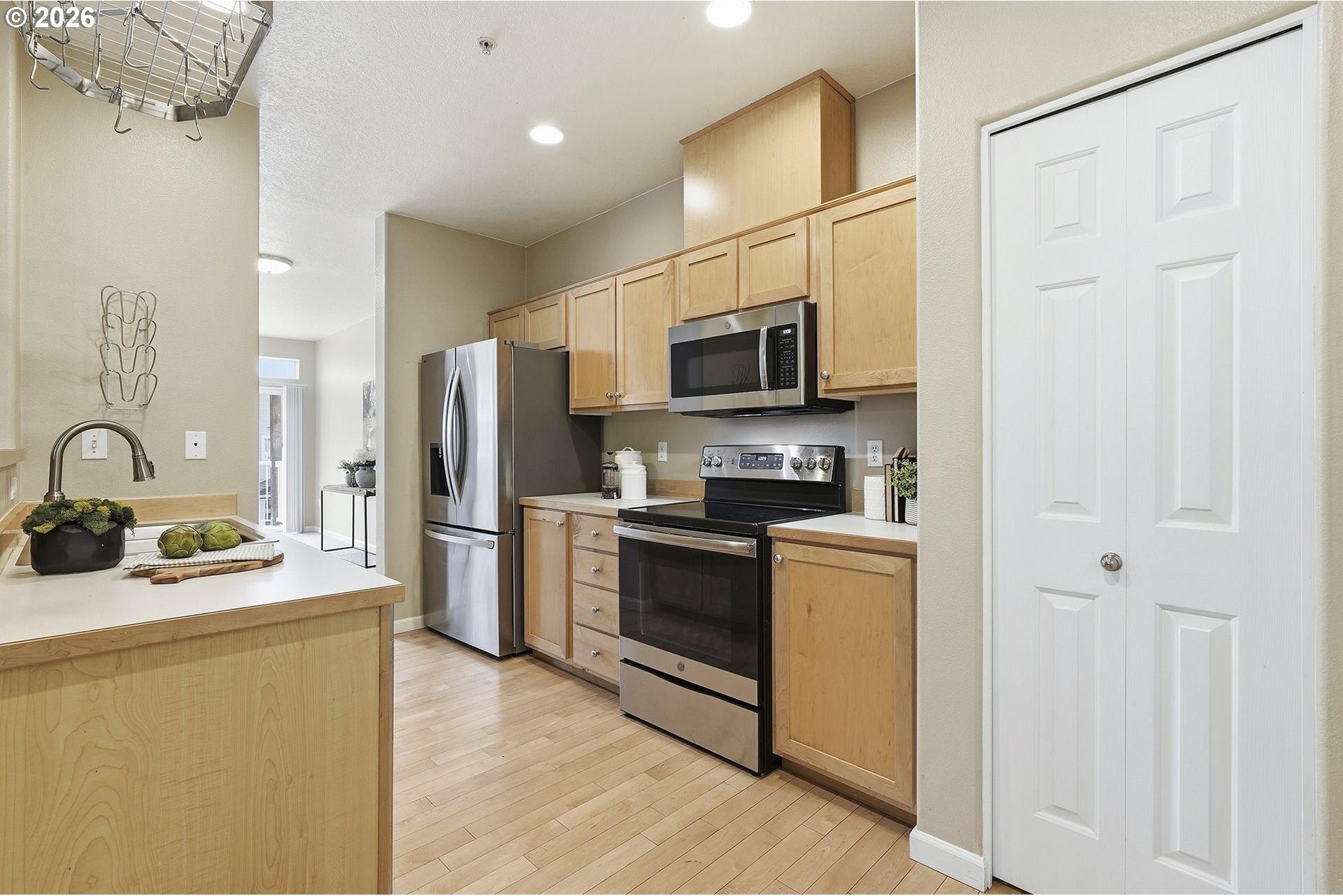 15430 Southwest Sparrow Loop, Unit 105 Beaverton, OR 97007 - Photo 17 of 43 Kitchen