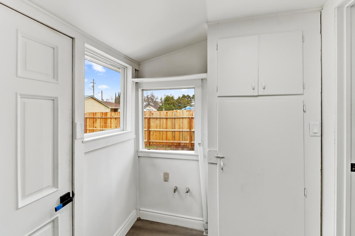 1099 Grand Avenue Olivehurst, CA 95961 - Photo 21 of 38 a view of an empty room with a window