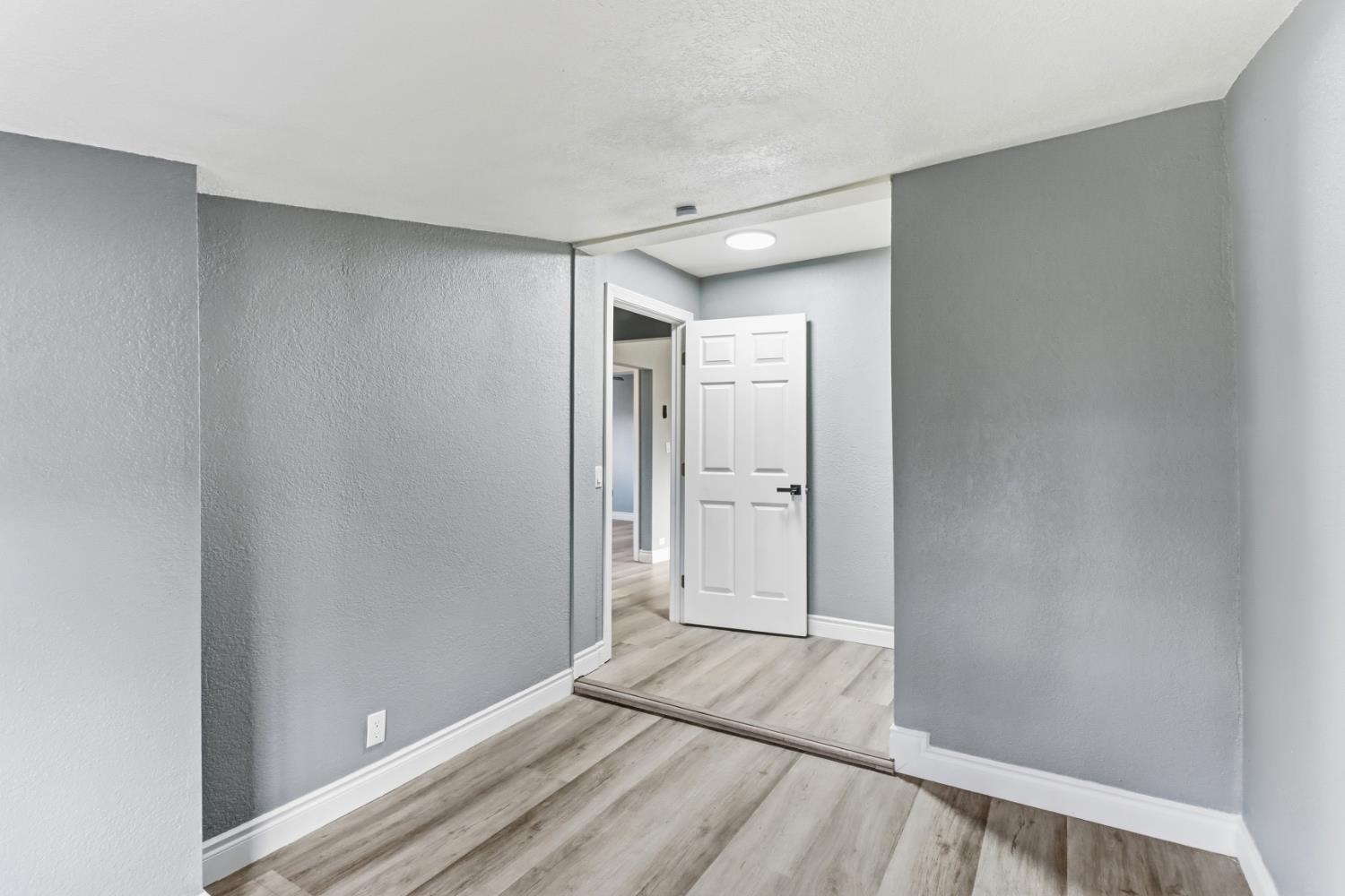 1099 Grand Avenue Olivehurst, CA 95961 - Photo 24 of 38 a view of an empty room and window