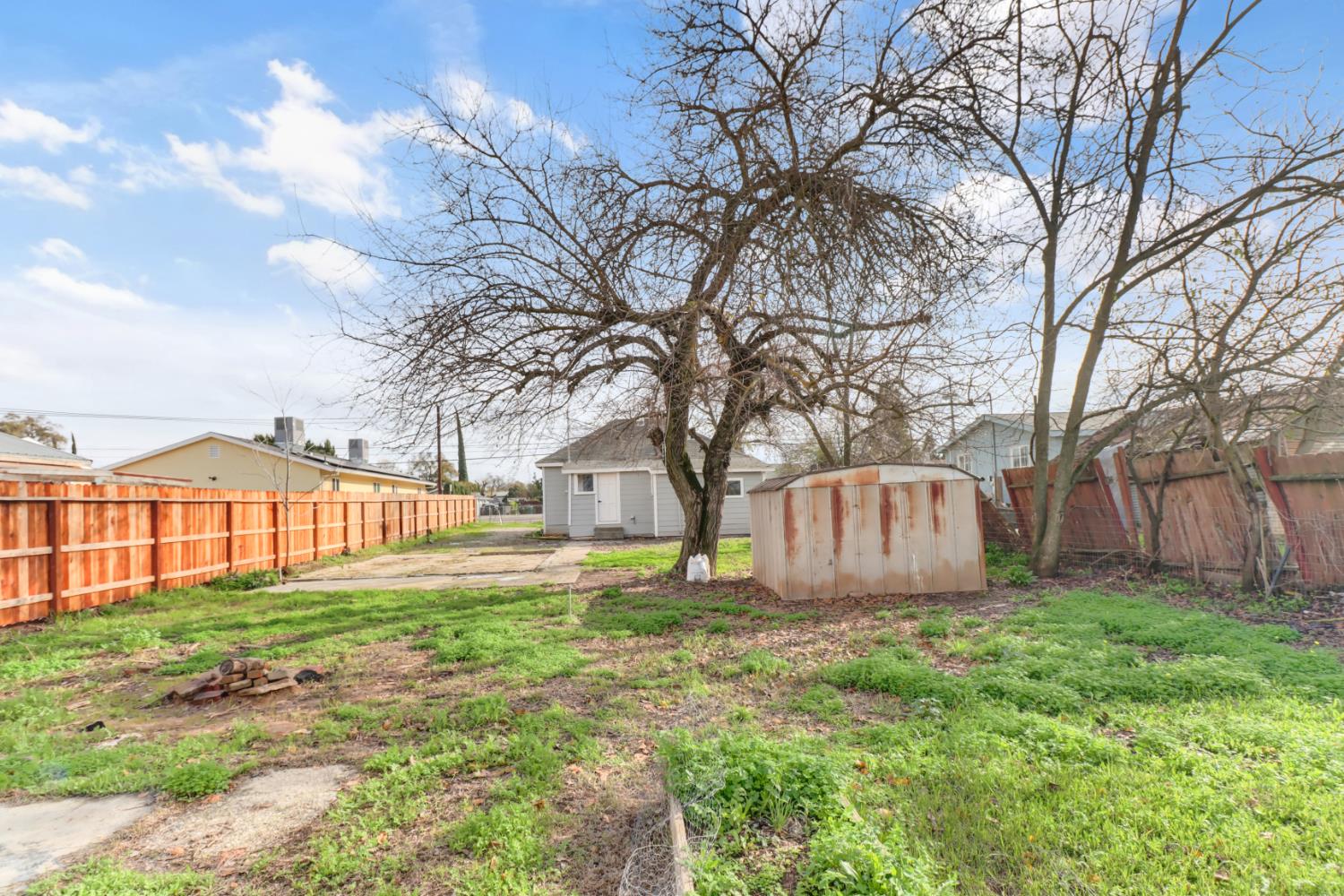 1099 Grand Avenue Olivehurst, CA 95961 - Photo 31 of 38 a house view with backyard space