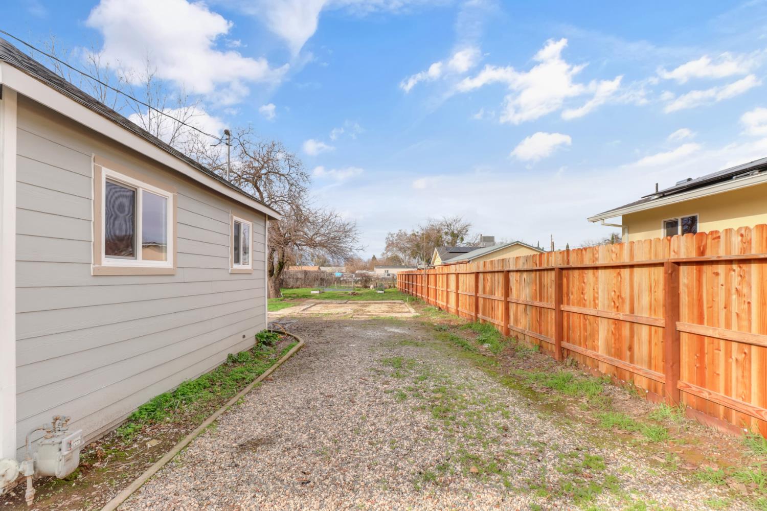 1099 Grand Avenue Olivehurst, CA 95961 - Photo 38 of 38 a view of a pathway of a house with wooden fence