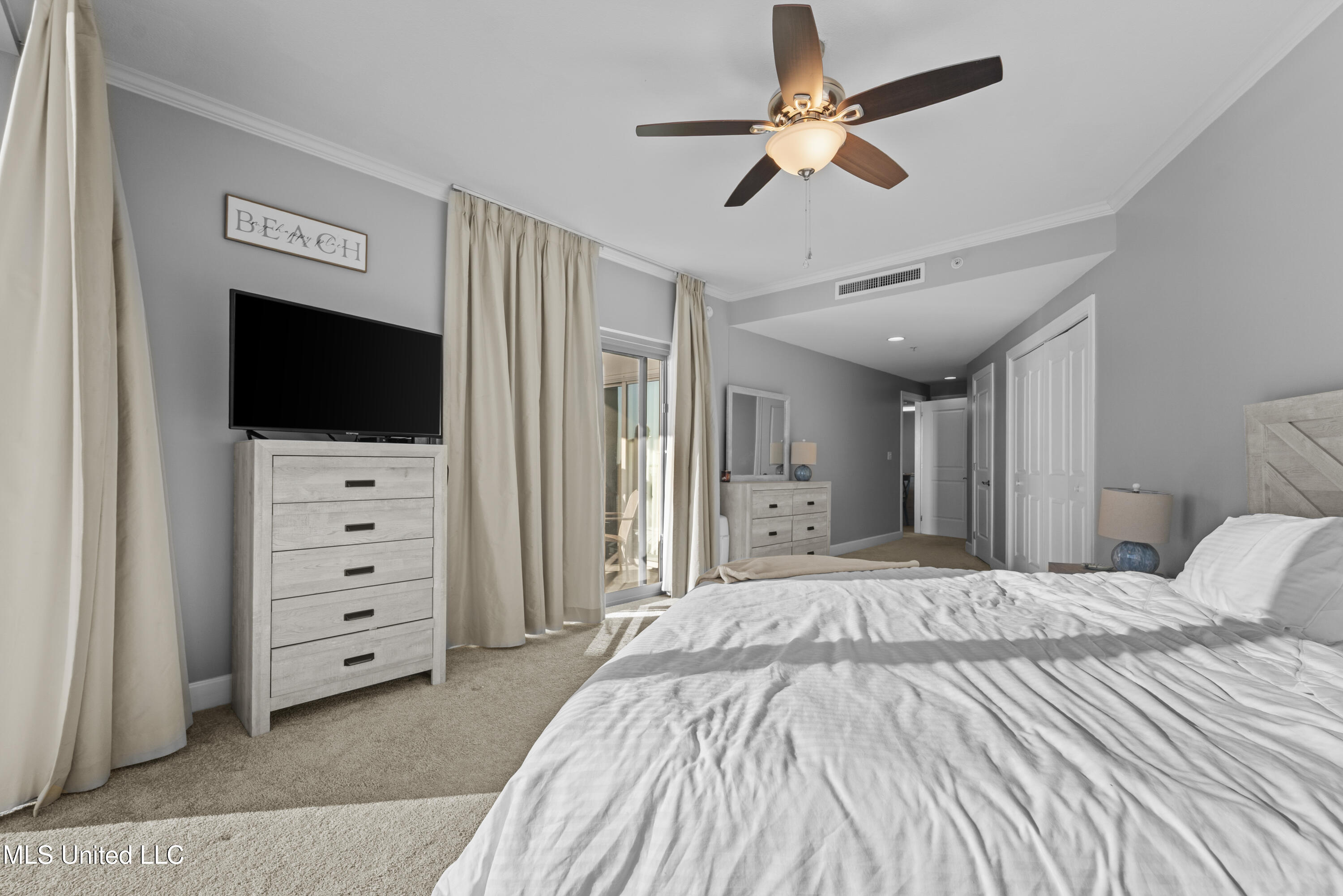 1899 Beach Boulevard, Unit 907 Biloxi, MS 39531 - Photo 11 of 17 Primary Bedroom