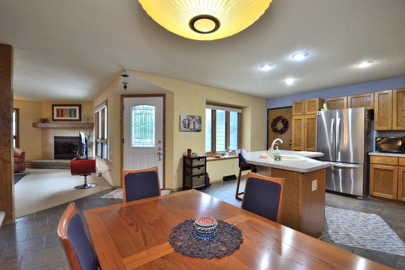 15651 West Ridge Road New Berlin, WI 53151 - Photo 13 of 27 DINING AREA
