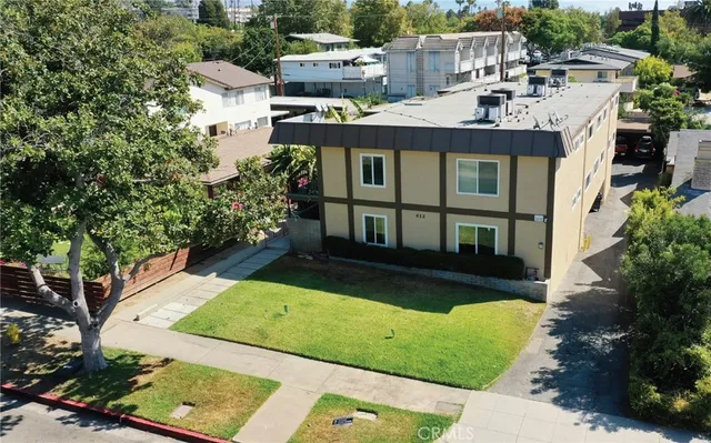 a view of a house with backyard and sitting area