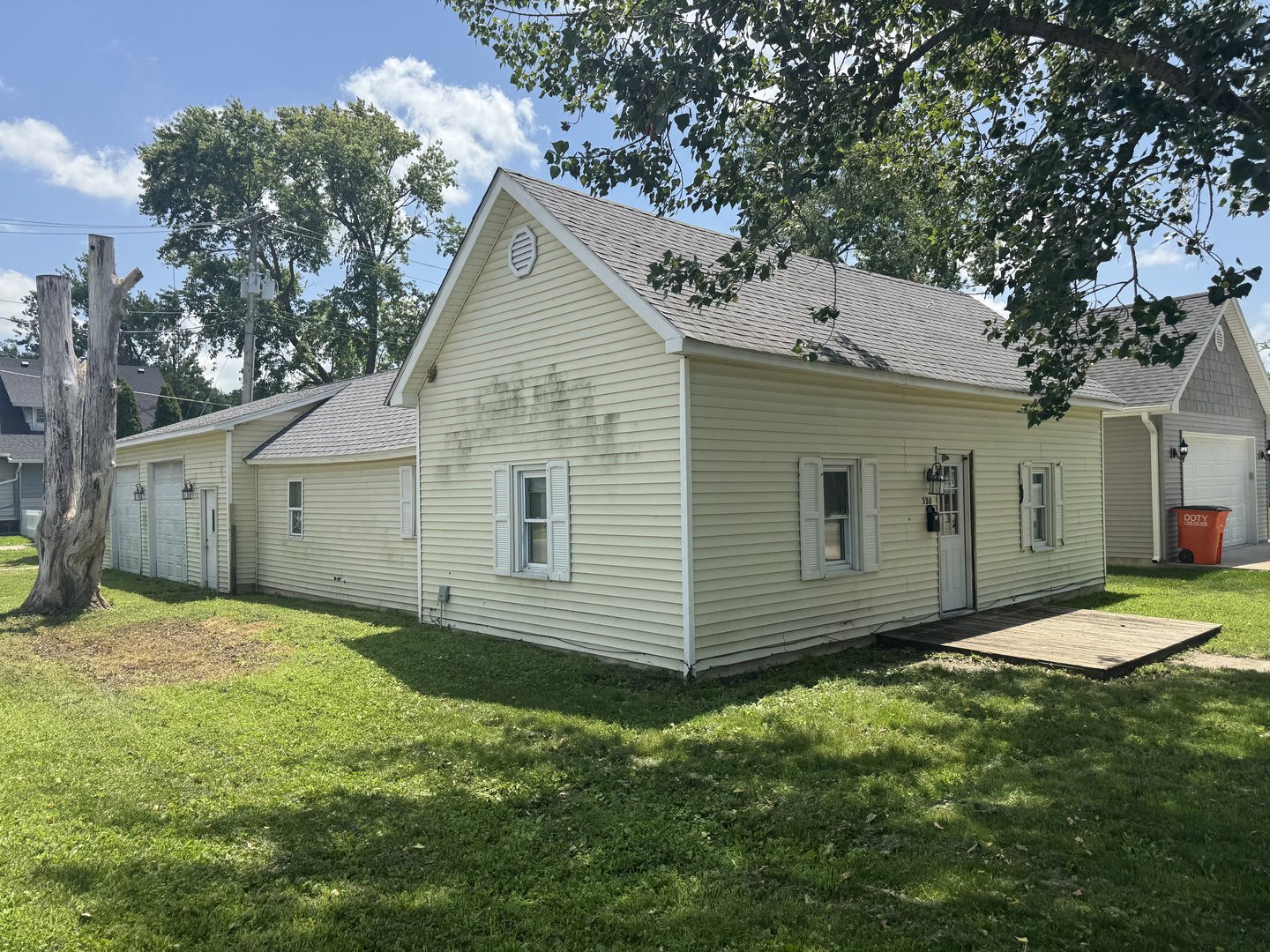 320 North Walnut Street Arthur, IL 61911 - Photo 2 of 4