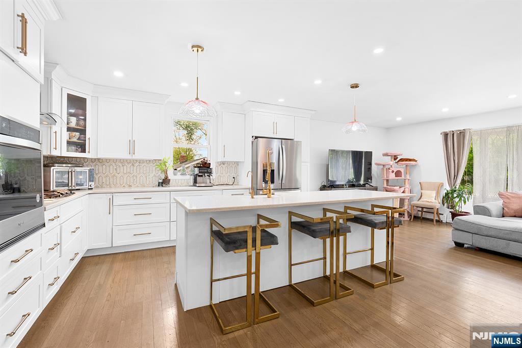 210 Alps Road Wayne, NJ 07470 - Photo 4 of 31