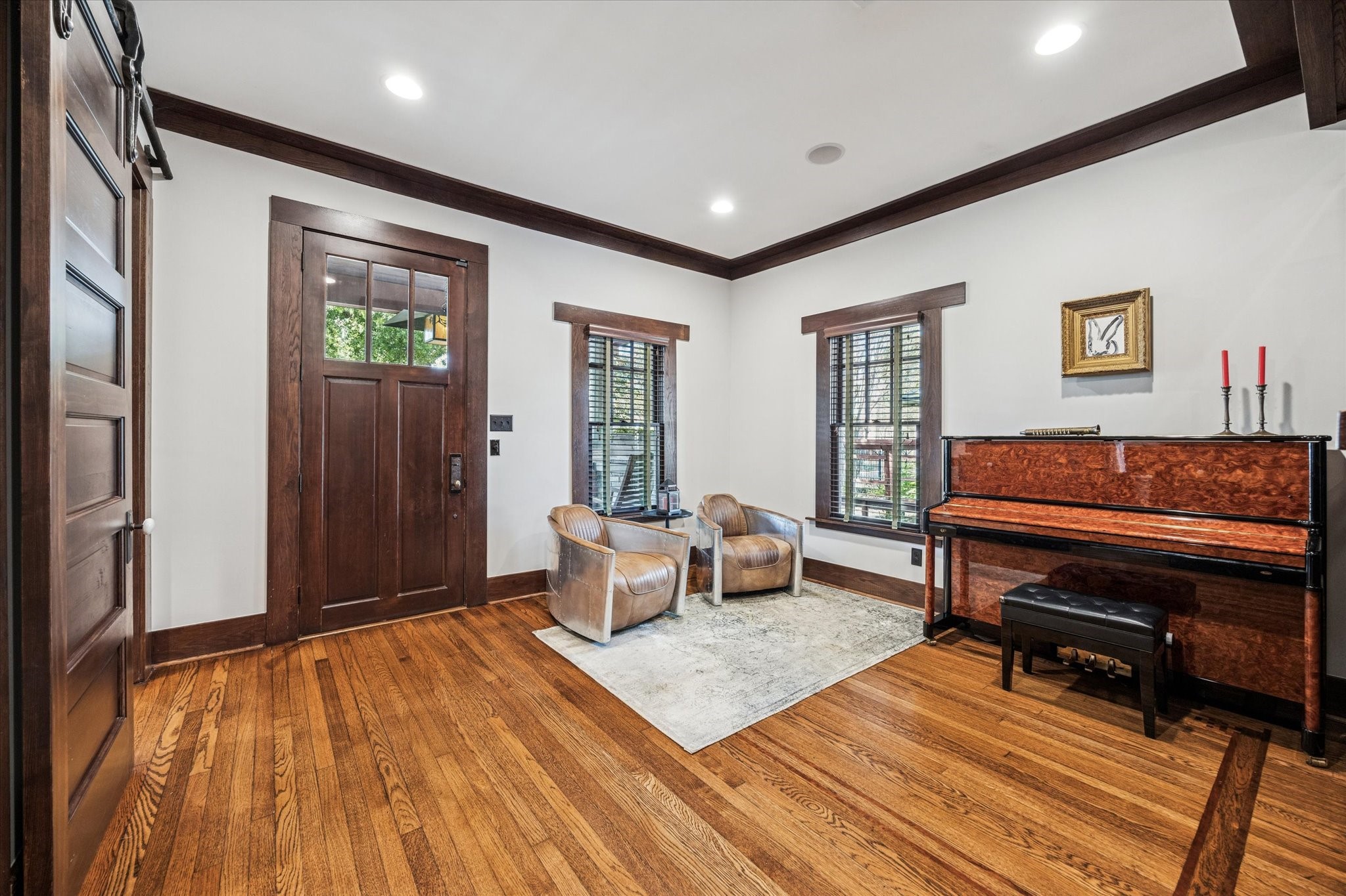 512 Archer Street Houston, TX 77009 - Photo 17 of 40 This flex space makes for a perfect sitting area, music room or large foyer. The space is defined by a wood inlay on the flooring.