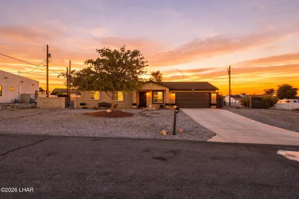 $1,700 | 830 Falcon Drive, Lake Havasu City, AZ 86403