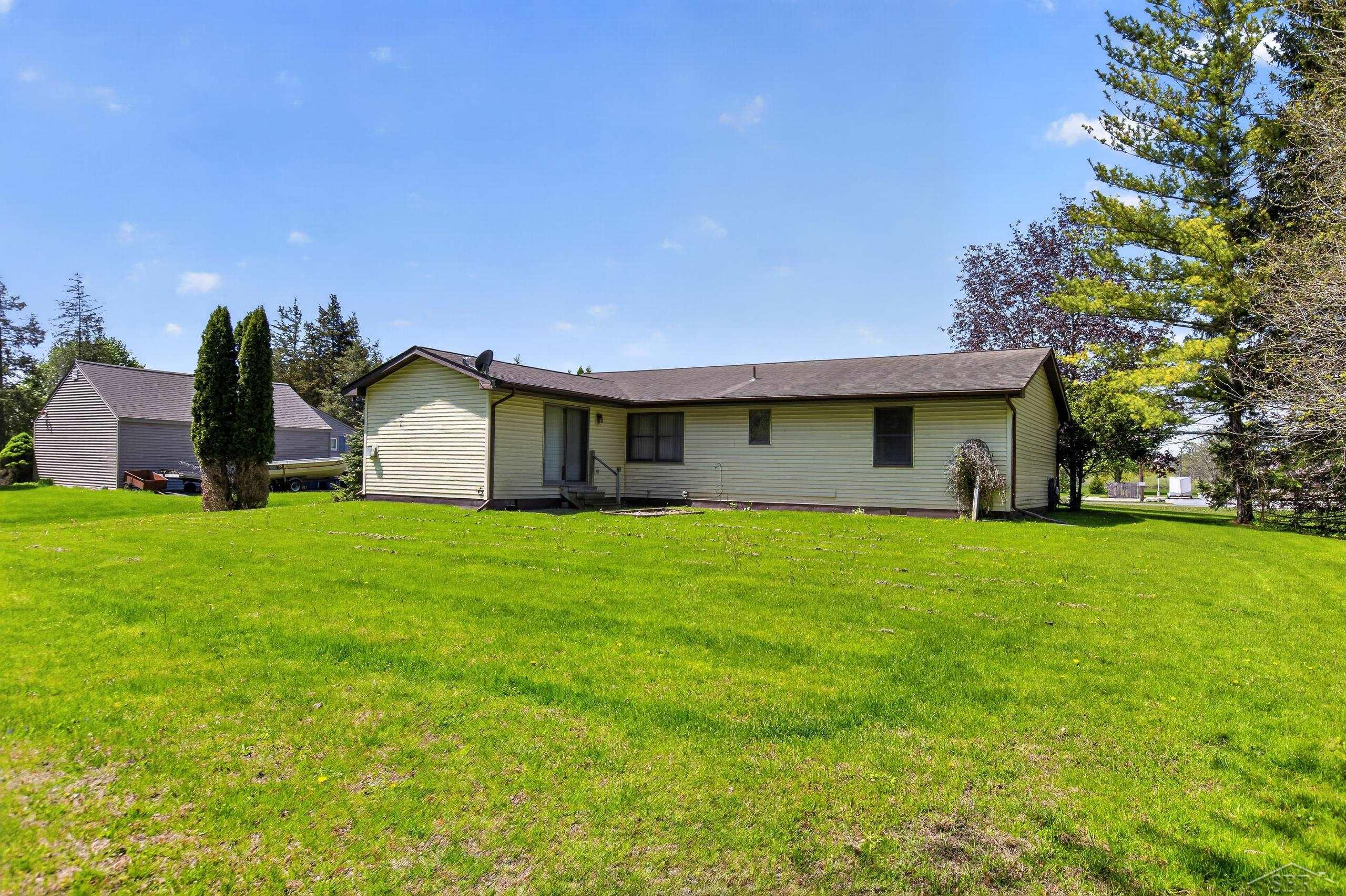 385 South Orr Road Hemlock, MI 48626 - Photo 3 of 33