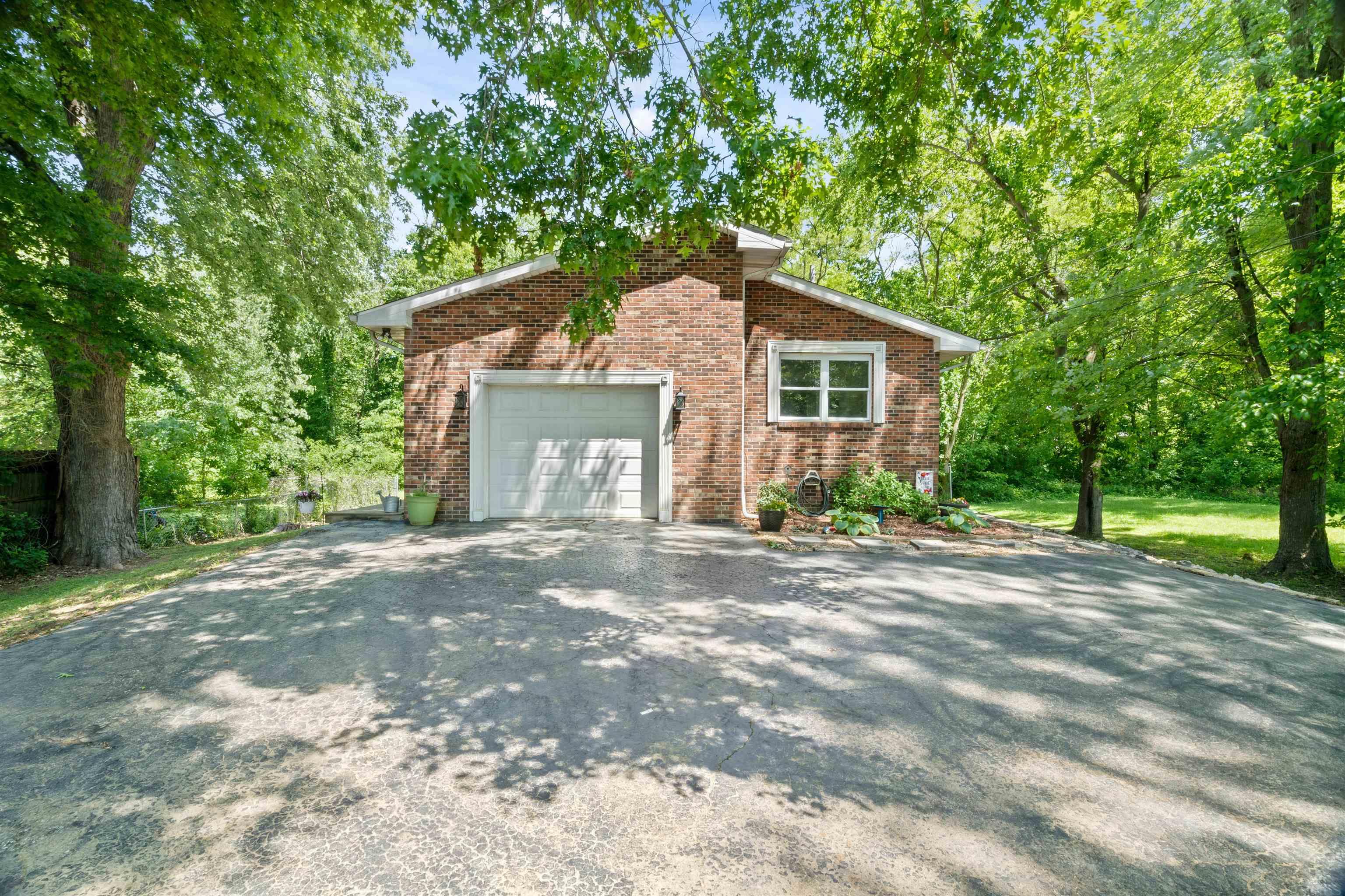 2012 South Red Bank Road Evansville, IN 47712 - Photo 3 of 21 Gallery Image 3