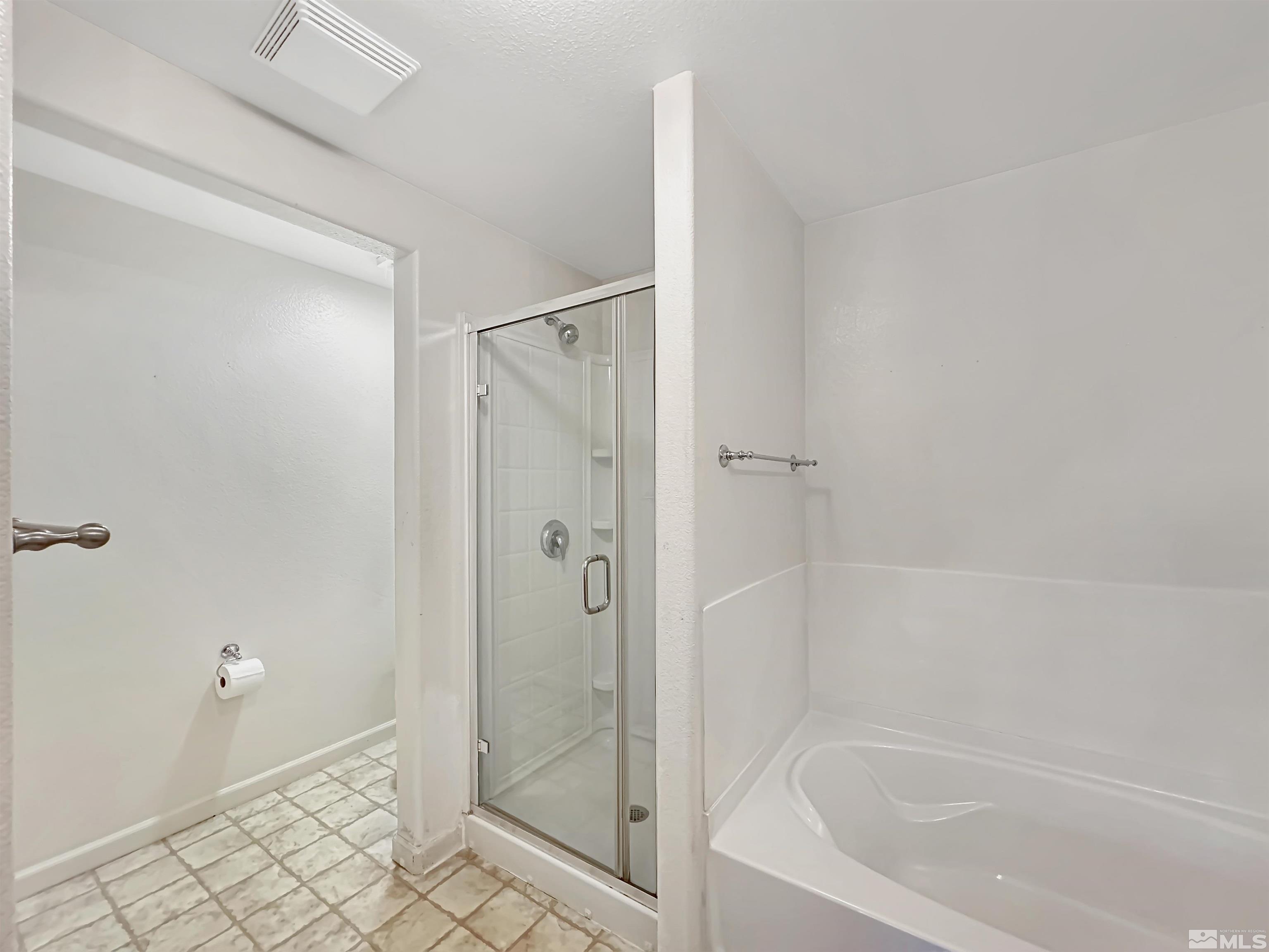 9050 Double R Boulevard, Unit 311 Reno, NV 89521 - Photo 19 of 37 a bathroom with a bathtub