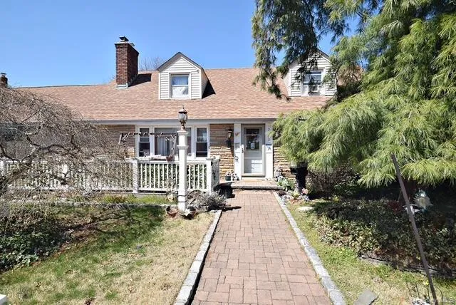 $829,000 | 2900 Stevens Street, Oceanside, NY 11572