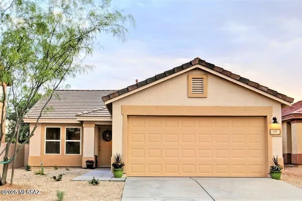 $1,800 | 727 West Buffalo Grass Drive, Tucson, AZ 85755