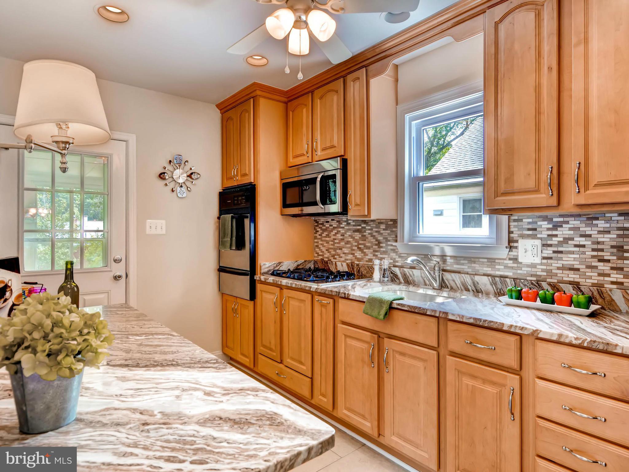 11 Mansion Road Linthicum, MD 21090 - Photo 11 of 28 Space to sit or create!