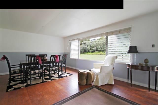 19 Pulehu Road Kula, HI 96790 - Photo 5 of 30 a bed room with furniture and a window