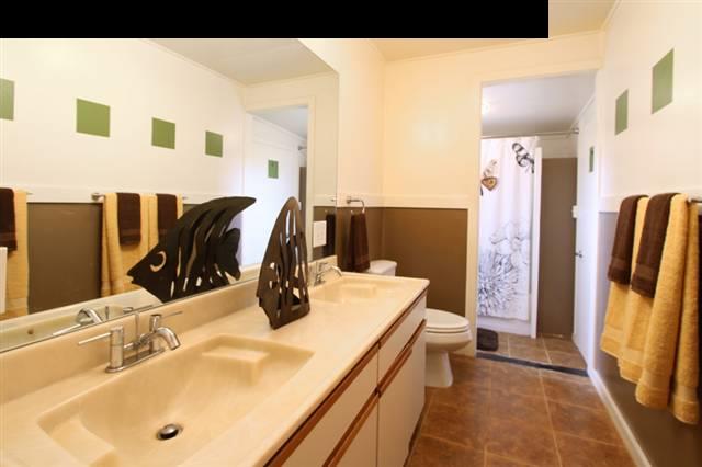 19 Pulehu Road Kula, HI 96790 - Photo 8 of 30 a bathroom with a tub sink and a mirror