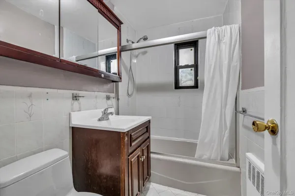 $450,000 | 44 Terrace Circle, Unit 1D, Great Neck, NY 11021