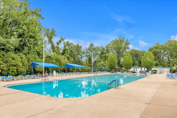 $450,000 | 44 Terrace Circle, Unit 1D, Great Neck, NY 11021