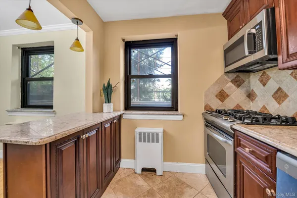 $450,000 | 44 Terrace Circle, Unit 1D, Great Neck, NY 11021