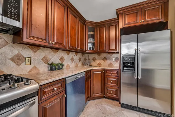 $450,000 | 44 Terrace Circle, Unit 1D, Great Neck, NY 11021