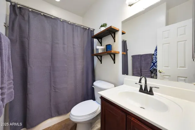 a view of a house with backyard and plants