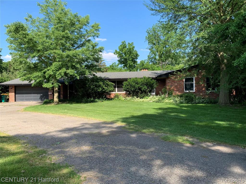 26466 Springland Street Farmington, MI 48334 - Photo 1 of 51