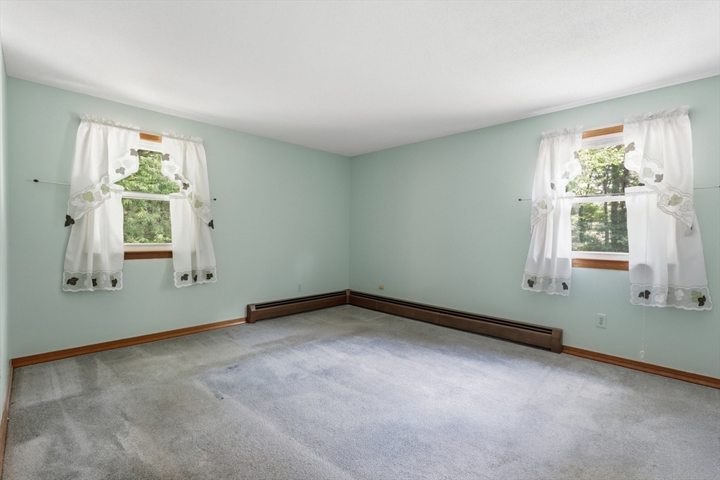 335 Pelham Road Dracut, MA 01826 - Photo 17 of 30