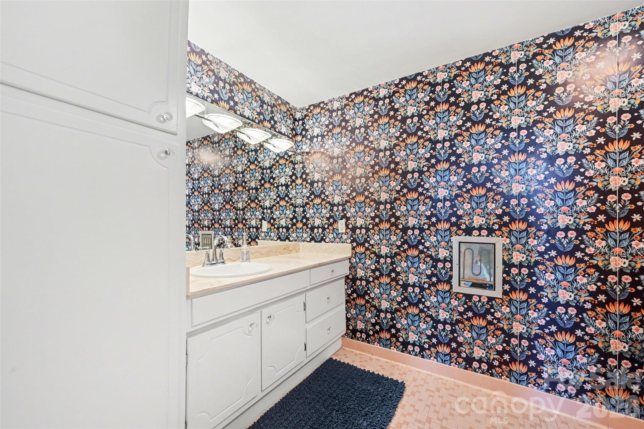 1300 Reece Road, Unit 520 Charlotte, NC 28209 - Photo 16 of 24 Gallery Image 16