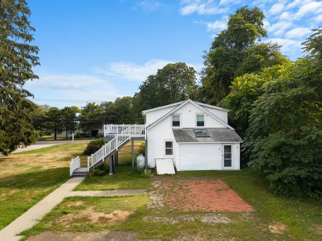a view of a house with a yard