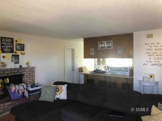 125 South Broadway Street Ridgecrest, CA 93555 - Photo 17 of 24 a living room with furniture