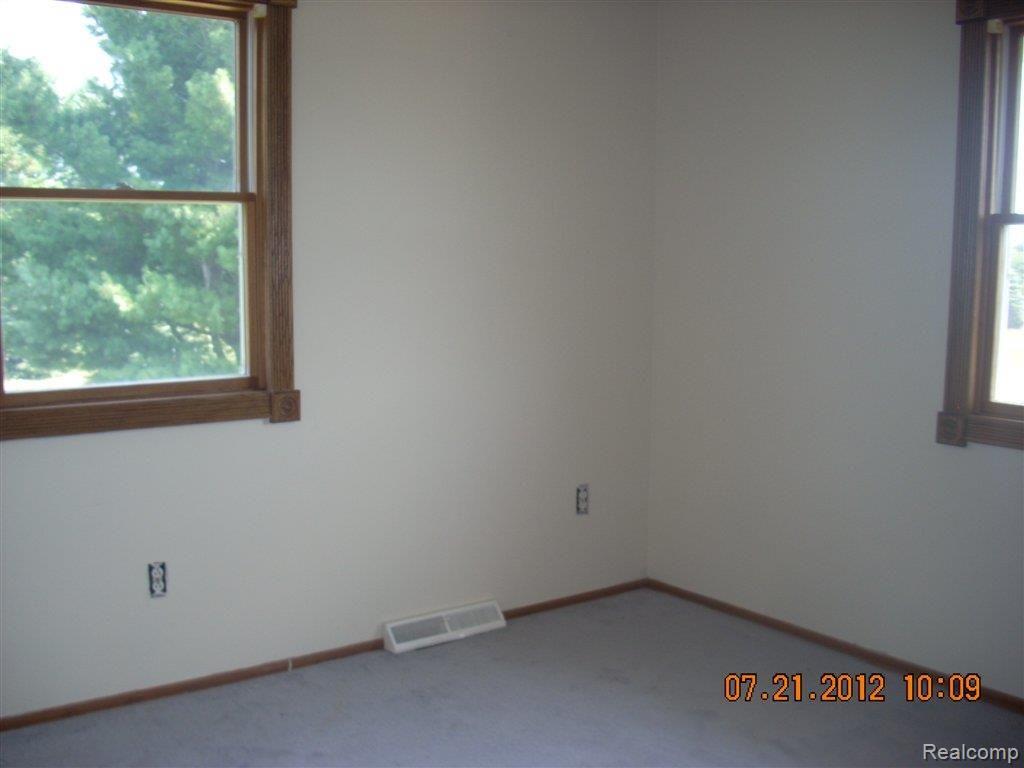 7055 Washburn Road Goodrich, MI 48438 - Photo 5 of 13 058.JPG