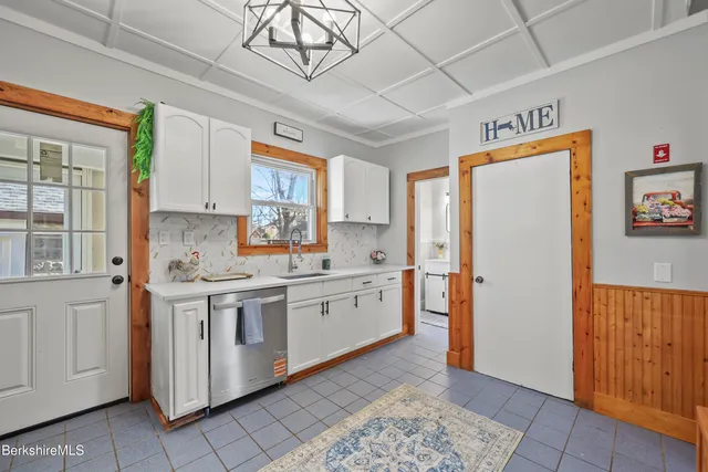 $279,999 | 20 Greenway Street, Pittsfield, MA 01201