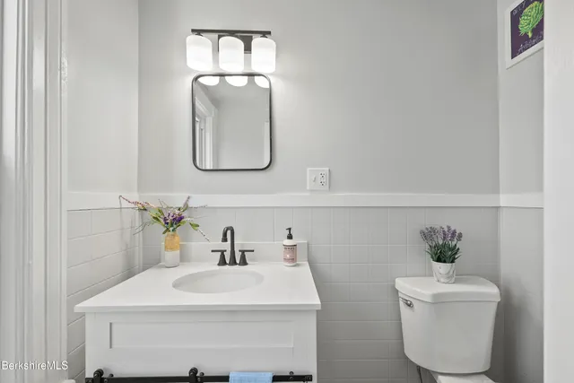 $279,999 | 20 Greenway Street, Pittsfield, MA 01201