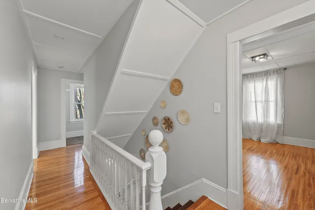 $279,999 | 20 Greenway Street, Pittsfield, MA 01201