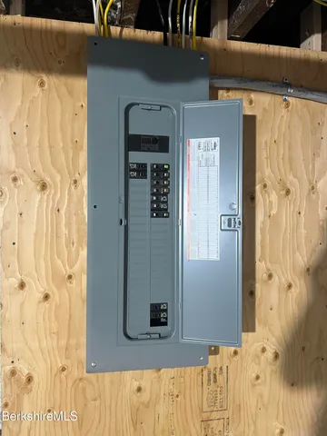 $279,999 | 20 Greenway Street, Pittsfield, MA 01201