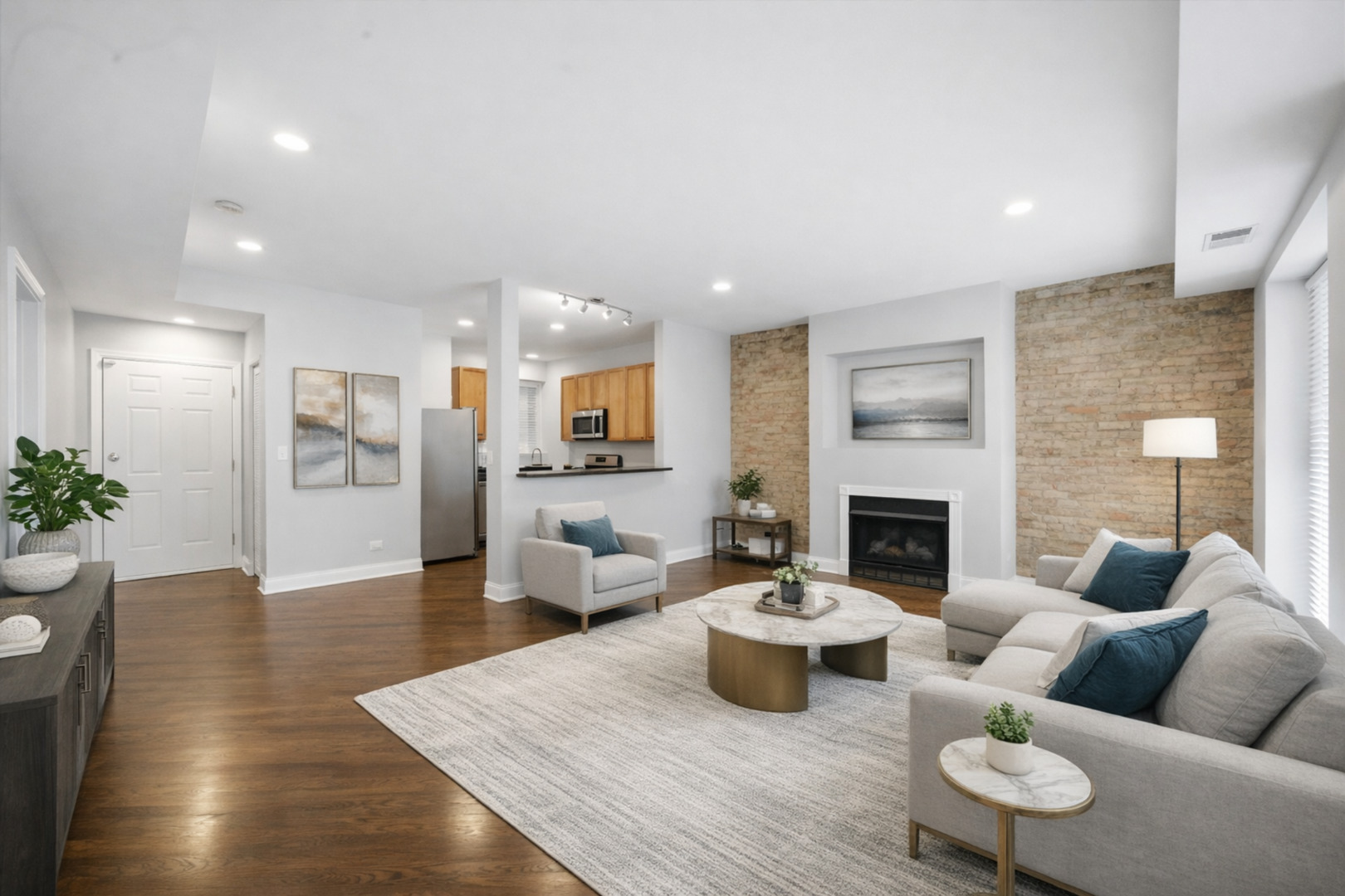 5884 North Ridge Avenue, Unit 2 Chicago, IL 60660 - Photo 4 of 21 Gallery Image 4