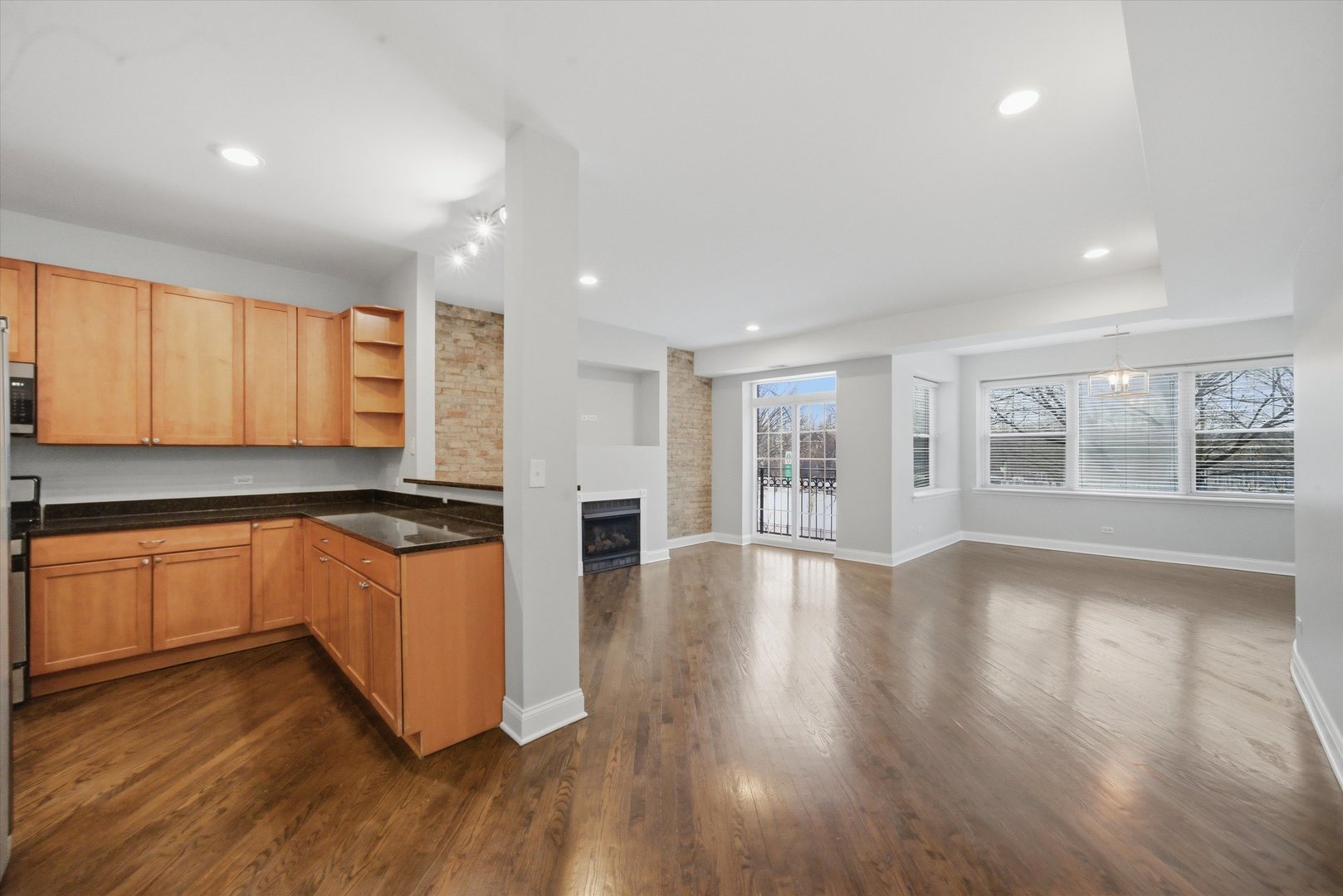 5884 North Ridge Avenue, Unit 2 Chicago, IL 60660 - Photo 8 of 21 Gallery Image 8