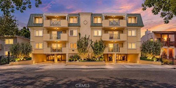 $895,000 | 637 West Knoll Drive, Unit 204, West Hollywood, CA 90069