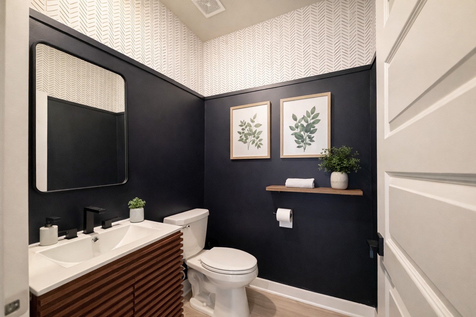 2464 William's Rdg Drive Columbia, TN 38401 - Photo 4 of 15 a bathroom with a sink toilet and mirror