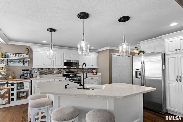 $345,000 | 220 Stillwater Drive, Chillicothe, IL 61523