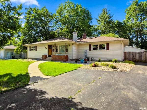 $197,900 | 1130 West Sunnyside Street, Chillicothe, IL 61523