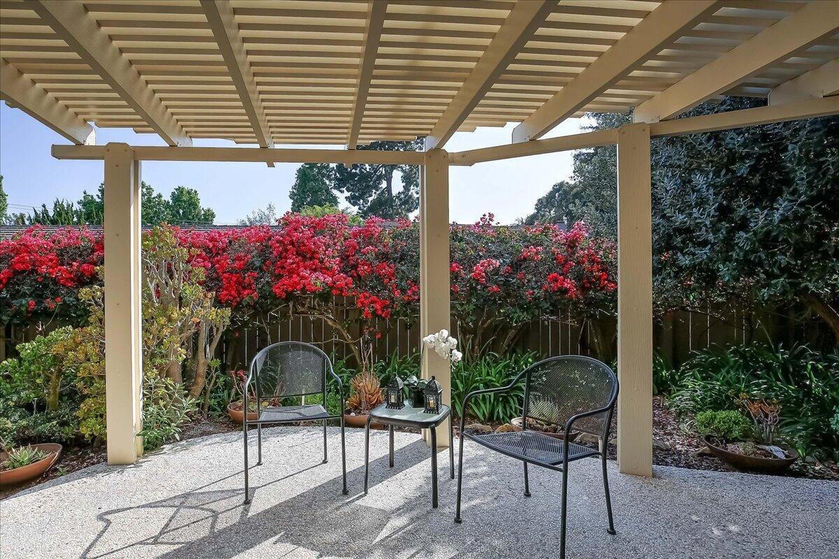 5726 Encina Road, Unit 1 Goleta, CA 93117 - Photo 20 of 36 Back Beautiful Pat