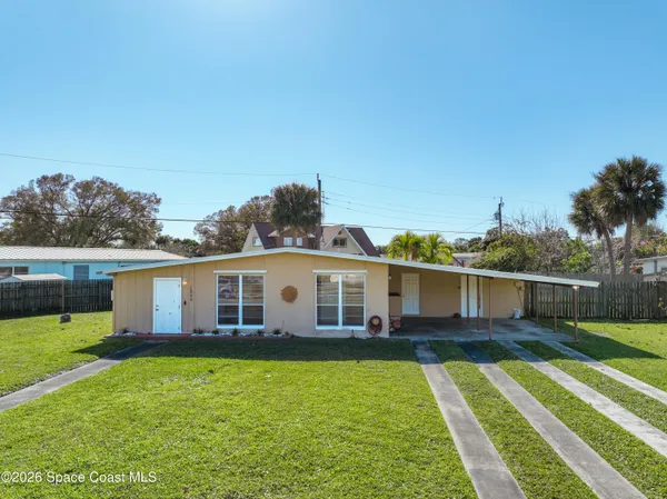 a view of a house with a back yard