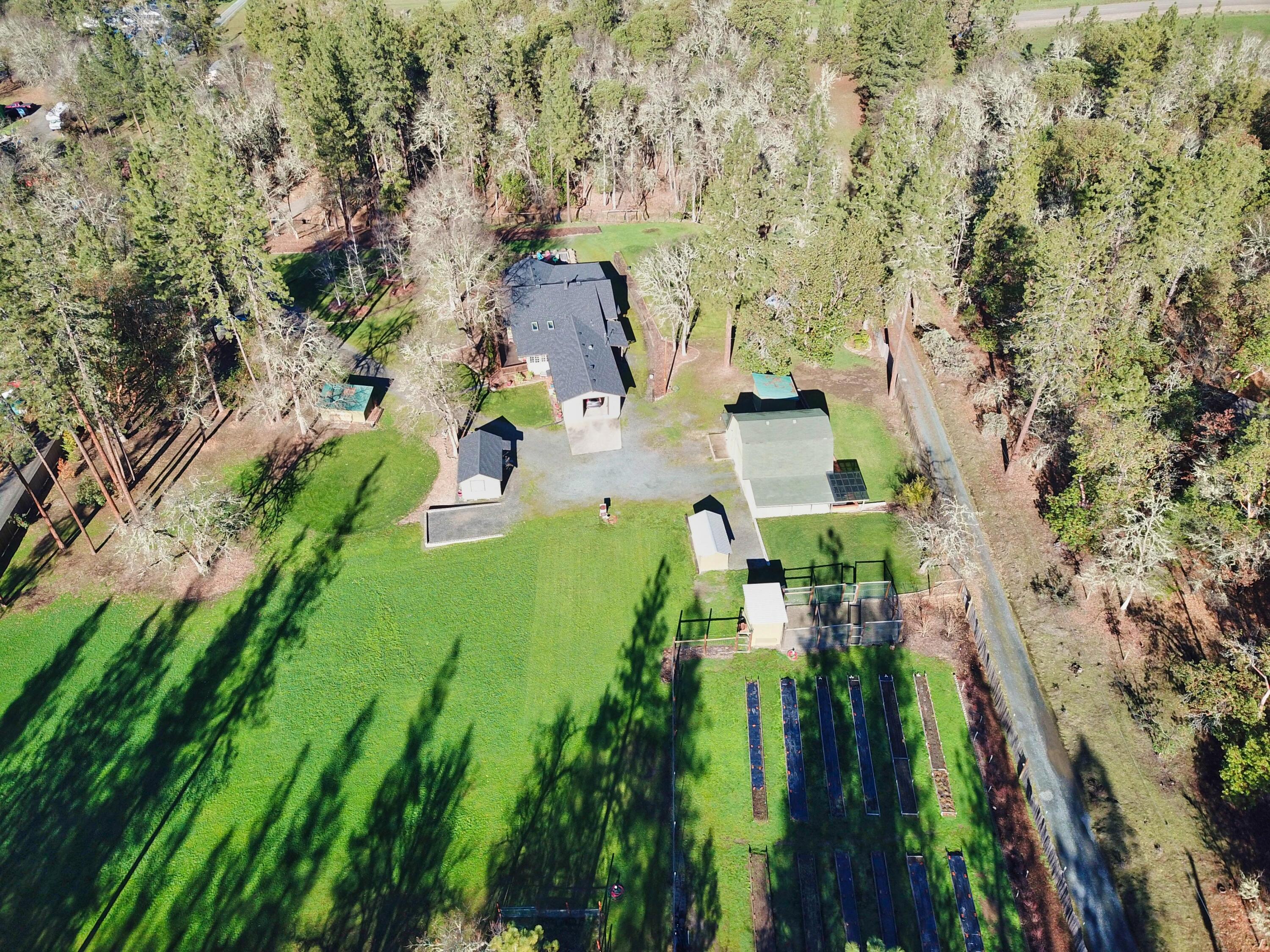 550 Earhart Road Rogue River, OR 97537 - Photo 1 of 37 Earhart Rd-9