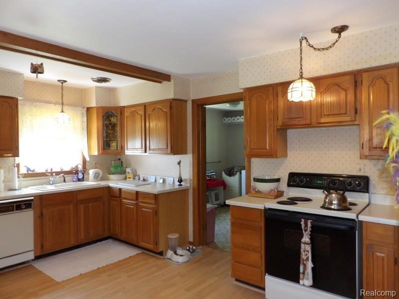 16227 Middlebelt Road Romulus, MI 48174 - Photo 15 of 34 100_3651.jpg